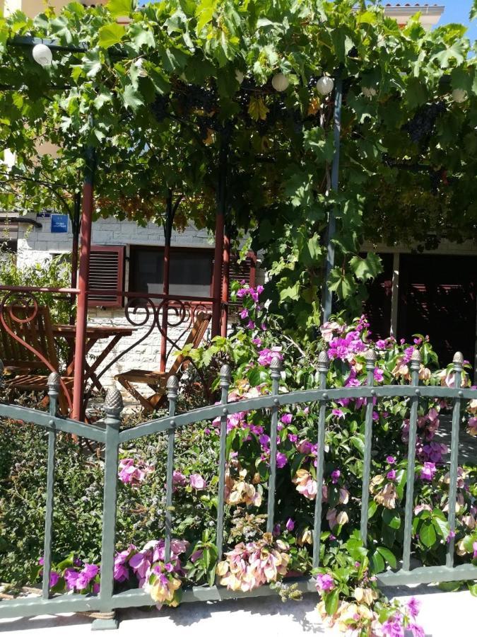 Summer Time Premantura Exterior photo
